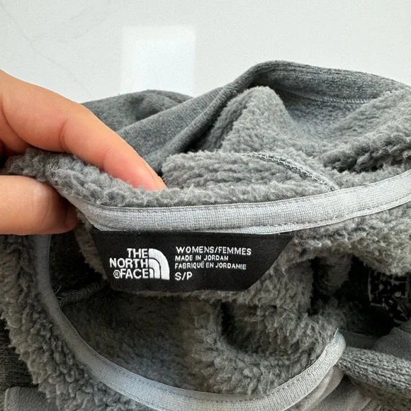 Like New North Face Women’s Sweatshirt Size Small - Picture 5 of 5